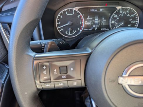 Used 2023 Nissan Rogue S image 16