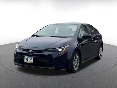 Used 2025 Toyota Corolla LE image 4
