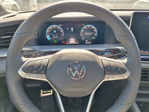 New 2026 Volkswagen Tiguan SE R-Line image 16