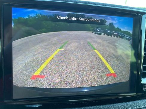 Used 2023 Chrysler Pacifica Touring-L FWD image 32