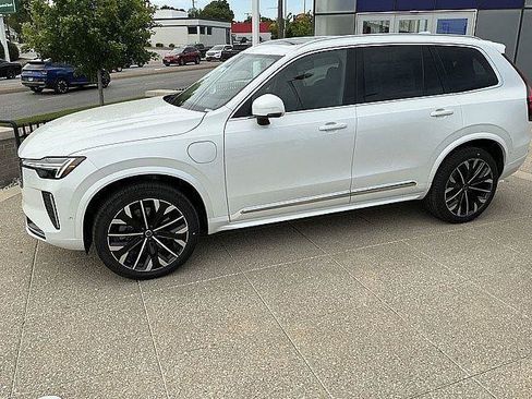 New 2026 Volvo XC90 T8 Plus w/ Protection Package AWD/4WD image 11