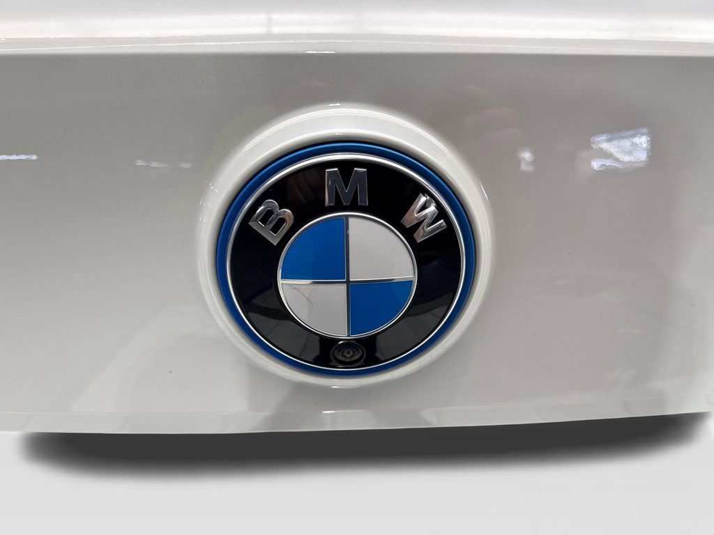 Used 2024 BMW iX xDrive50 w/ Premium Package AWD/4WD image 21