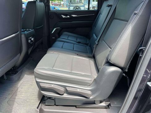 Used 2023 GMC Yukon XL Denali AWD/4WD image 16