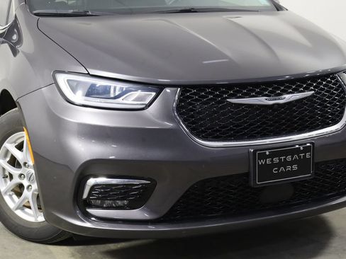 Used 2023 Chrysler Pacifica Touring-L FWD image 45