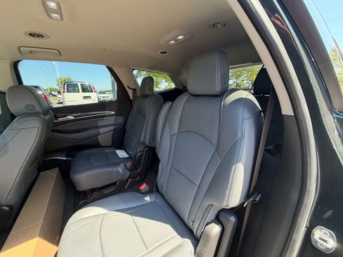 Used 2018 Buick Enclave Essence w/ Trailering Package FWD image 10