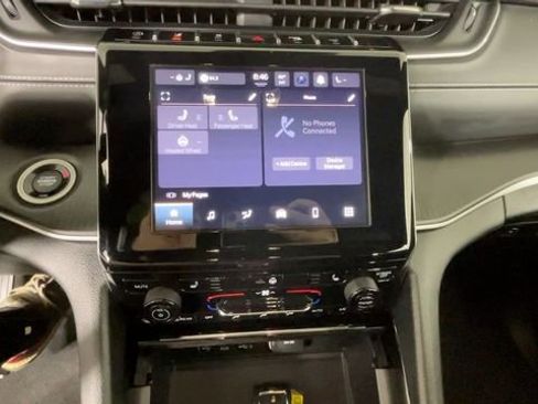Used 2023 Jeep Grand Cherokee Altitude AWD/4WD image 32
