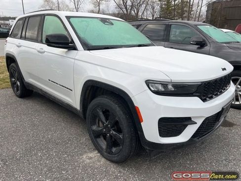 Used 2024 Jeep Grand Cherokee Altitude image 2