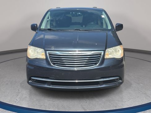 Used 2014 Chrysler Town & Country Touring FWD image 4