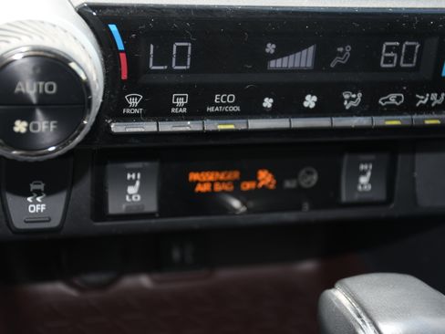Used 2019 Toyota RAV4 Limited FWD image 16