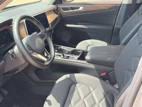Used 2026 Volkswagen Atlas SE FWD image 17