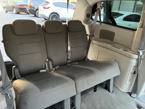 Used 2008 Chrysler Town & Country LX image 39