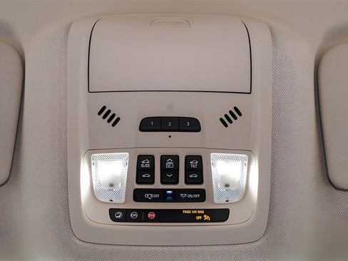 Used 2024 Buick Enclave Avenir image 20