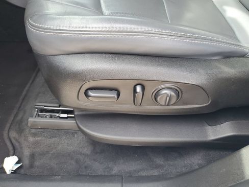 Used 2019 Buick Enclave Essence FWD image 14