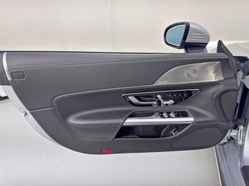 Used 2022 Mercedes-Benz SL 55 AMG 4MATIC w/ Driver Assistance Package image 49