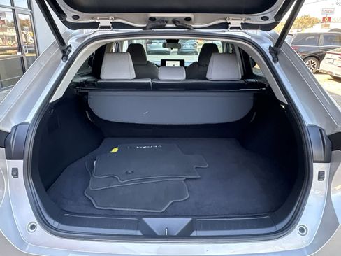 Used 2023 Toyota Venza LE image 38