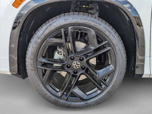 New 2026 Volkswagen Tiguan SE R-Line FWD image 9