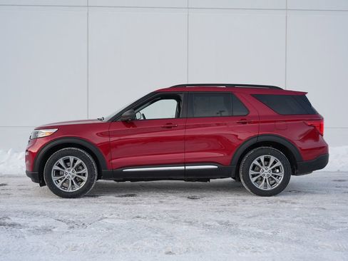 Used 2023 Ford Explorer XLT w/ Equipment Group 202A image 6