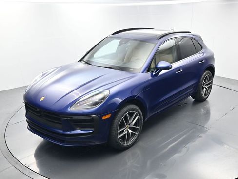 Certified 2024 Porsche Macan AWD/4WD image 33