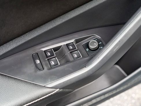 Used 2024 Volkswagen Jetta SE image 16