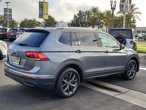 Used 2024 Volkswagen Tiguan SE FWD image 2