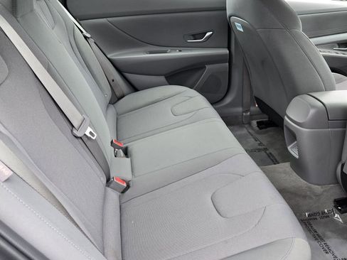 Certified 2025 Hyundai Elantra SE image 15