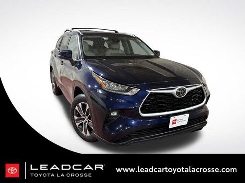 Used 2020 Toyota Highlander XLE image 1
