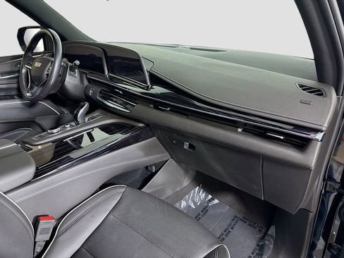 Used 2023 Cadillac Escalade Sport w/ LPO, Illumination Package AWD/4WD image 33