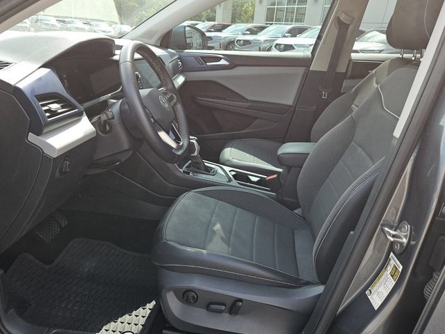 Used 2023 Volkswagen Taos SE w/ Panoramic Sunroof Package FWD image 3