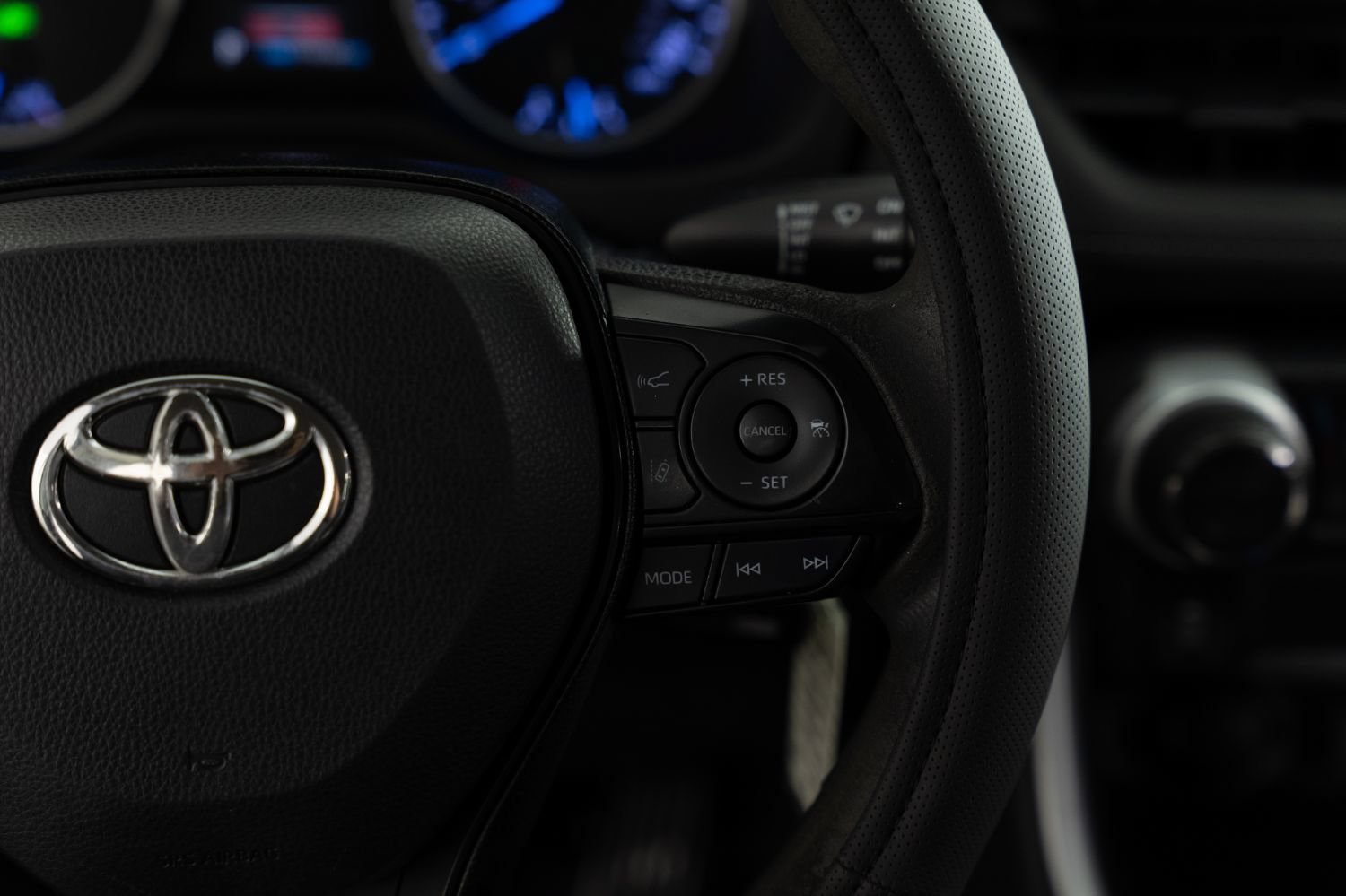 Used 2020 Toyota RAV4 LE w/ All Weather Liner Package AWD/4WD image 29