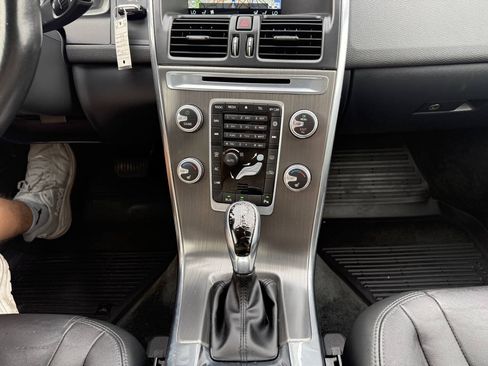 Used 2016 Volvo XC60 T6 w/ Proximity Package AWD/4WD image 23