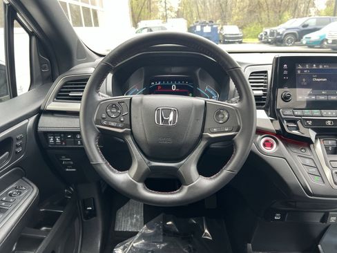 Used 2024 Honda Odyssey Sport image 16