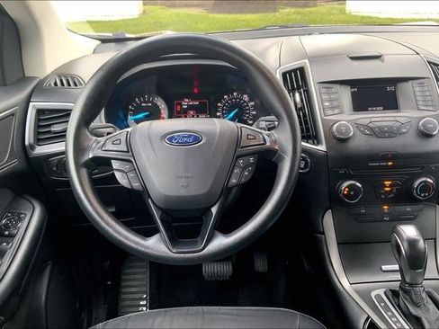 Used 2016 Ford Edge SE image 5