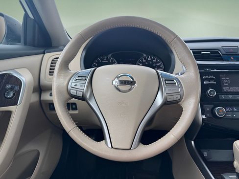 Used 2015 Nissan Altima 2.5 SL w/ Moonroof Package FWD image 16