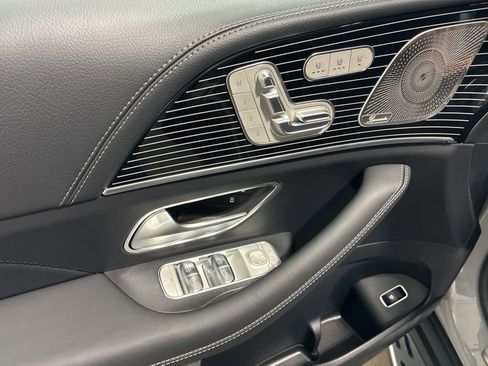 New 2025 Mercedes-Benz GLS 580 4MATIC image 9