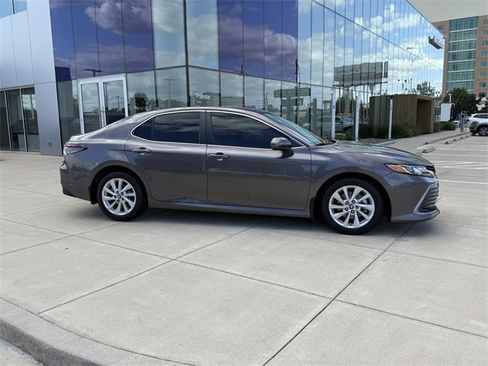 Used 2022 Toyota Camry LE image 8