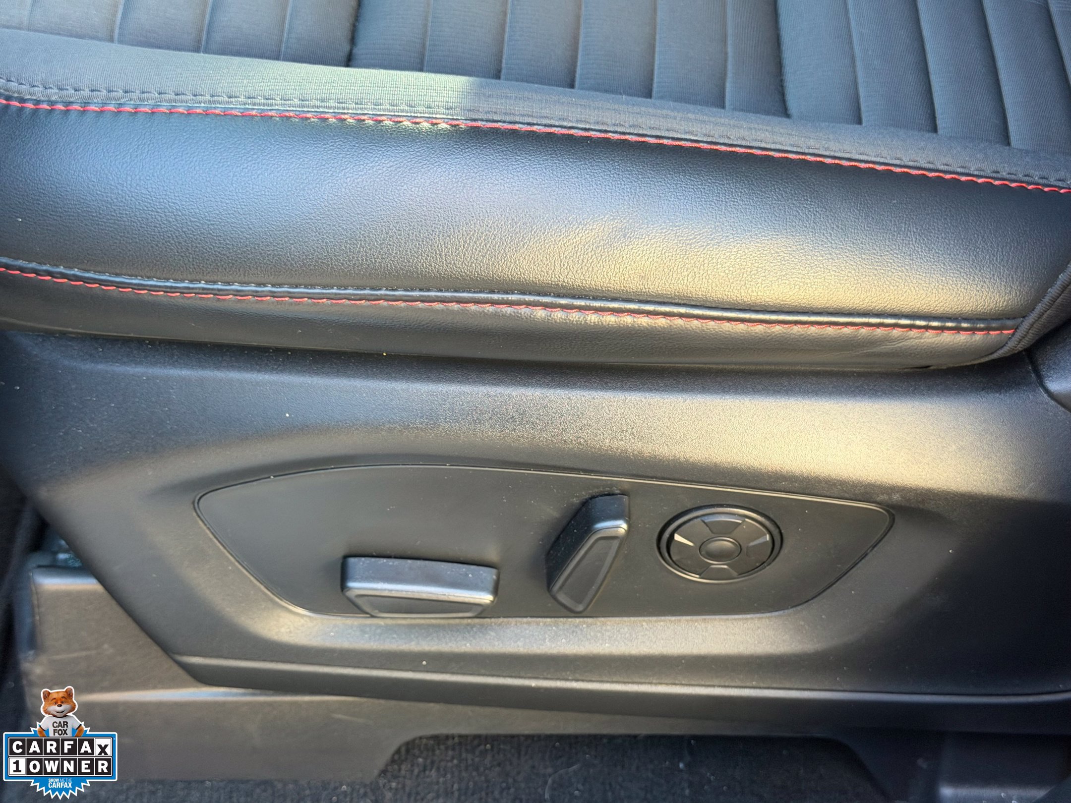 Used 2025 Ford Explorer ST-Line w/ Premium Package RWD image 22