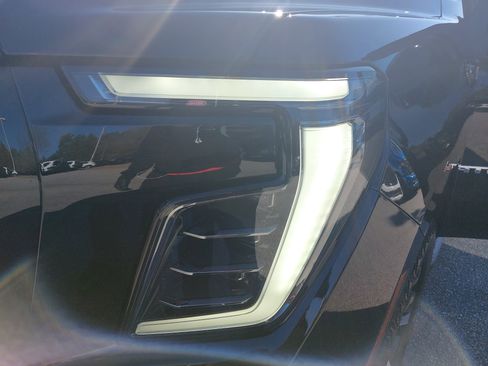 Used 2025 GMC Yukon AT4 image 32