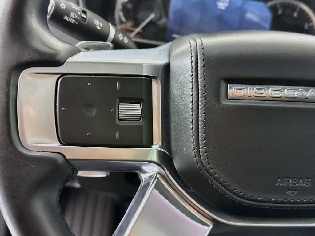 Used 2023 Land Rover Discovery HSE R-Dynamic AWD/4WD image 11