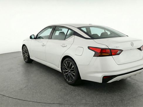 Used 2025 Nissan Altima 2.5 SV image 6