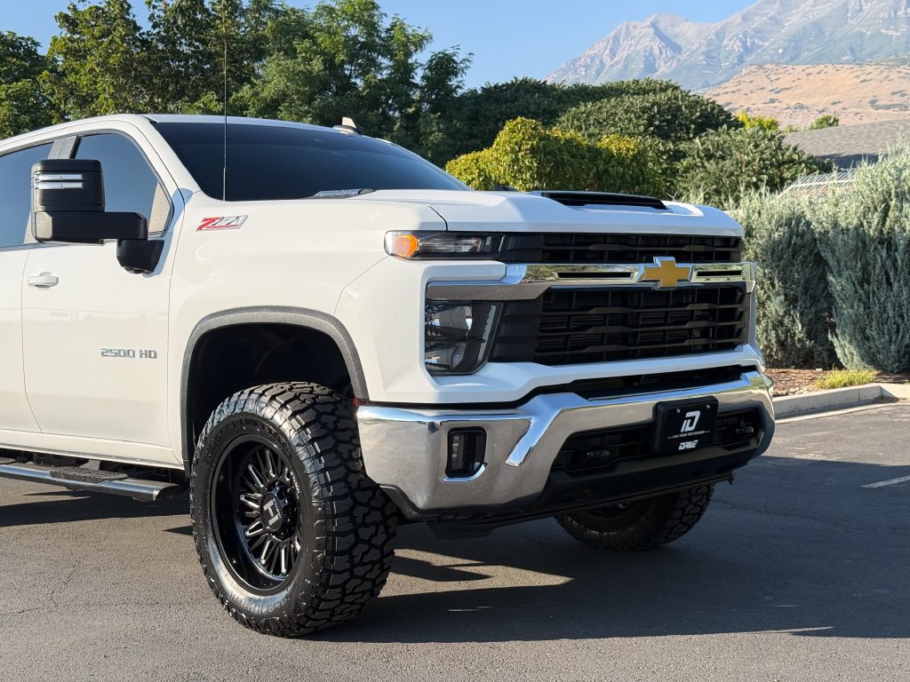 Used 2024 Chevrolet Silverado 2500 LT w/ Convenience Package AWD/4WD image 16