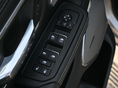 Used 2025 RAM 1500 Laramie w/ Night Edition image 29