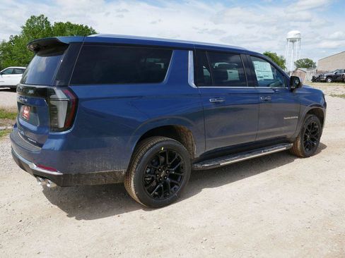 New 2026 Chevrolet Suburban Premier w/ Sun And Tow Package AWD/4WD image 4