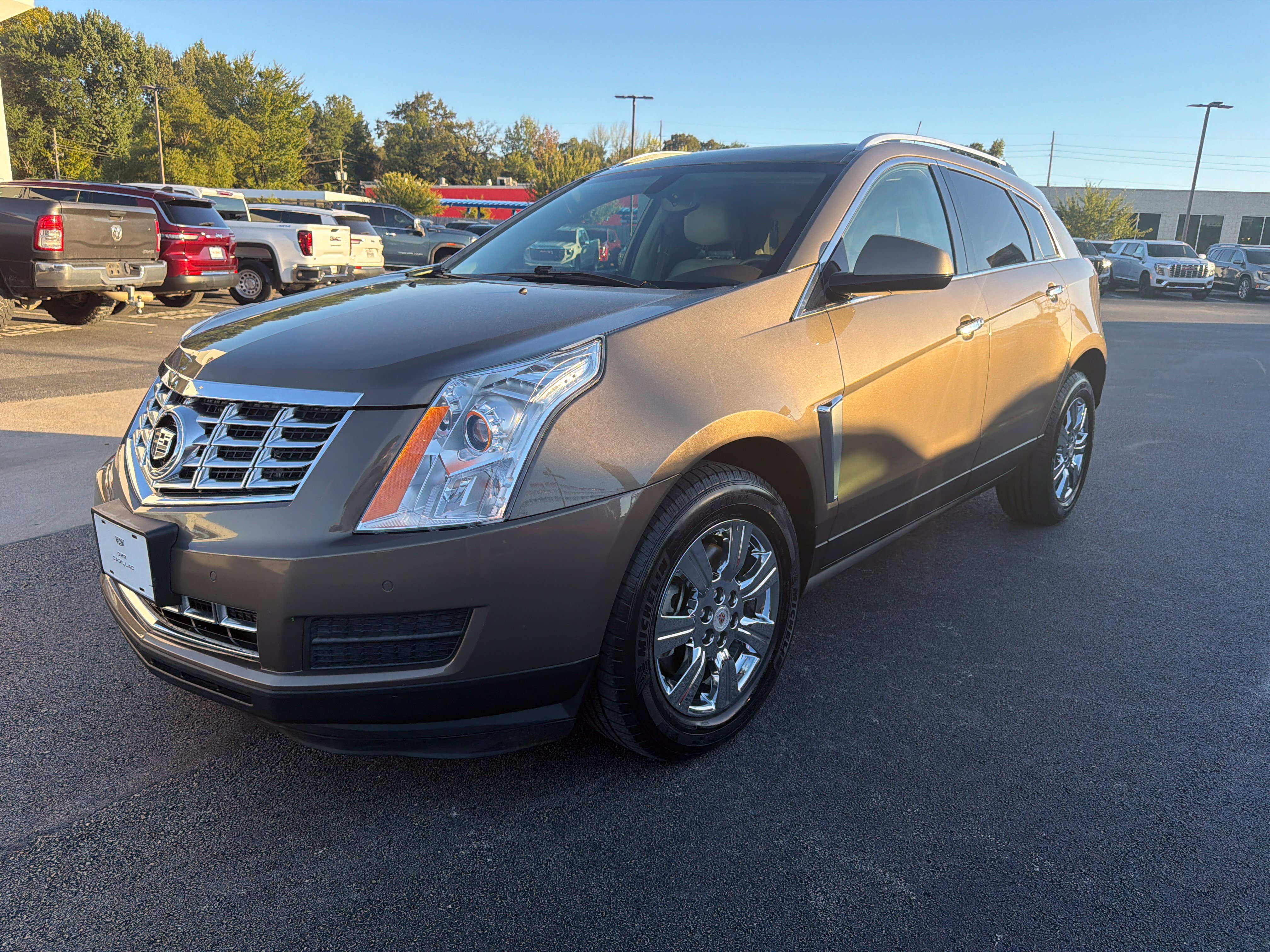 Used 2014 Cadillac SRX Luxury FWD image 1