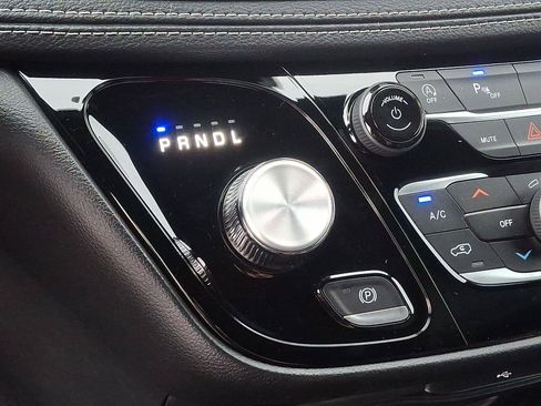 New 2027 Chrysler Pacifica Select AWD/4WD image 10
