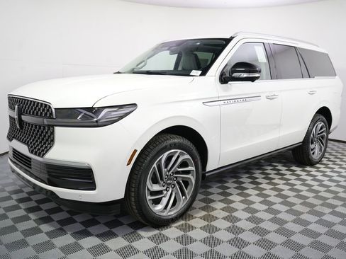 New 2026 Lincoln Navigator Reserve AWD/4WD image 2