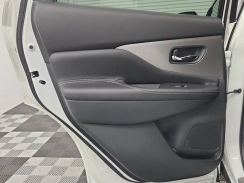 Certified 2024 Nissan Murano SV w/ SV Midnight Edition Package FWD image 18