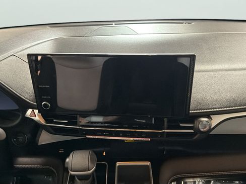 Used 2026 Toyota Sienna XSE FWD image 18