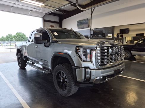 Used 2025 GMC Sierra 2500 Denali w/ Denali Reserve Package AWD/4WD image 2