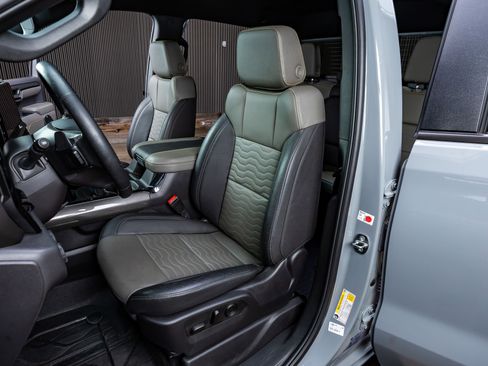 Used 2024 Chevrolet Silverado 1500 ZR2 image 30