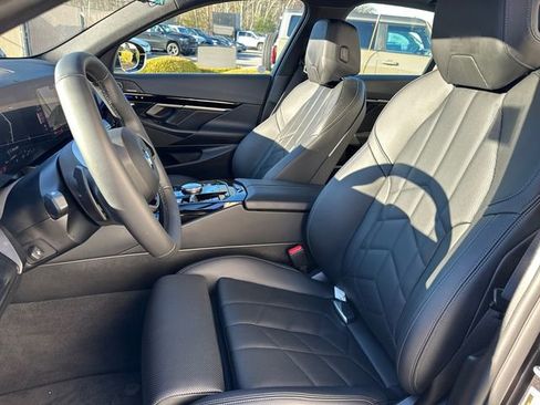 Used 2025 BMW 530i xDrive AWD/4WD image 33